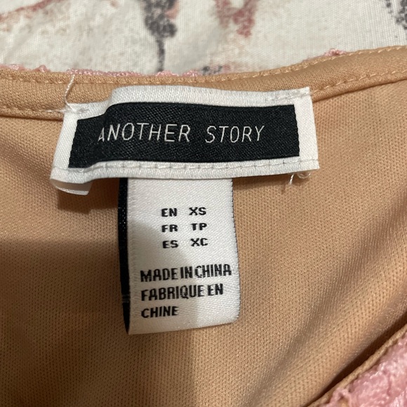 Fancy pink lace top - Picture 3 of 3